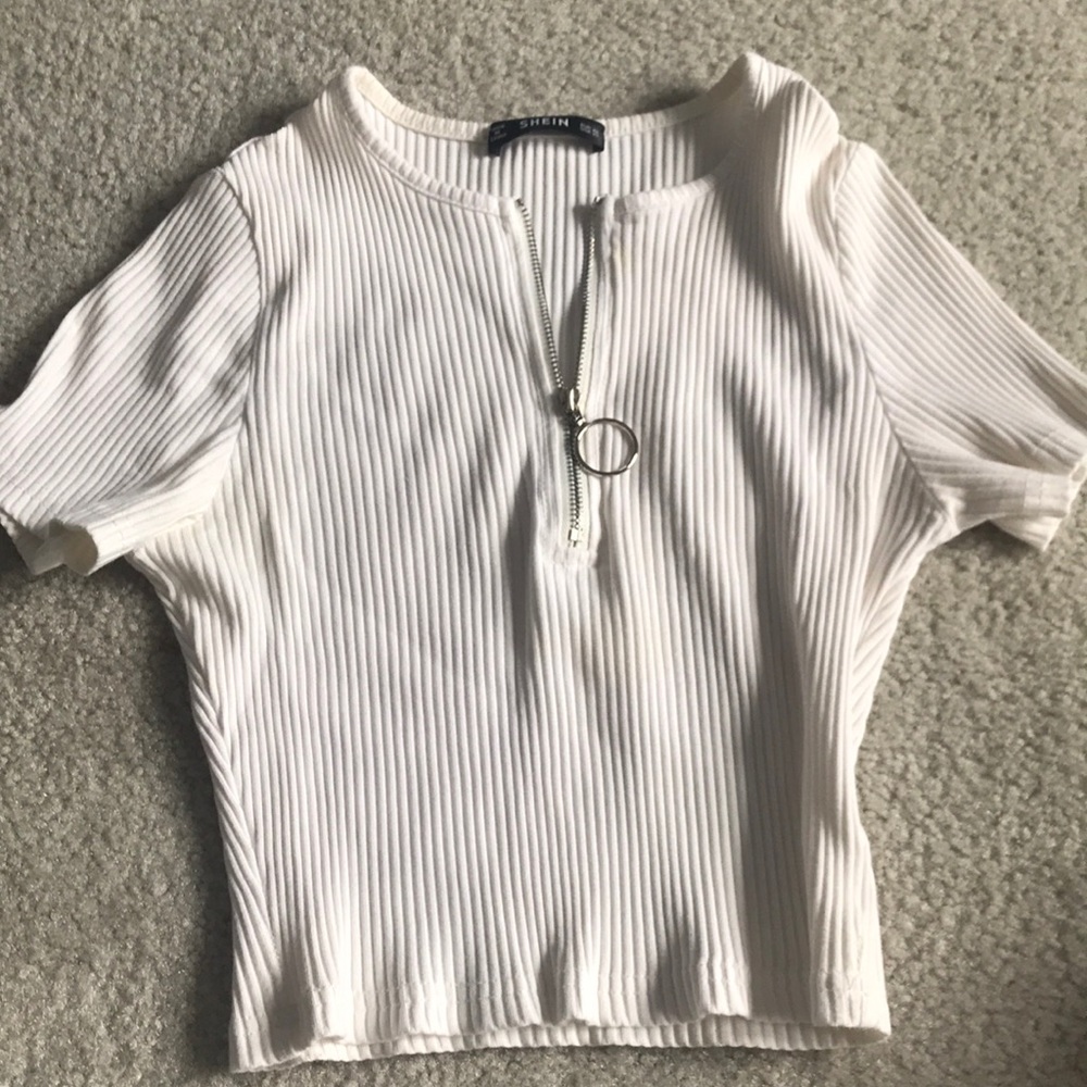 White cropped tee